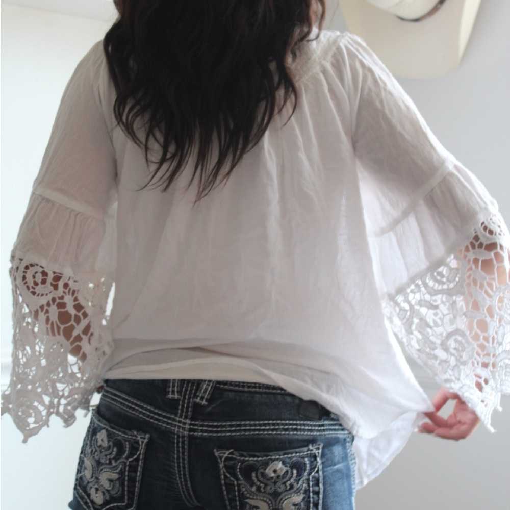 Elegant White Lace Sleeve Women's Top